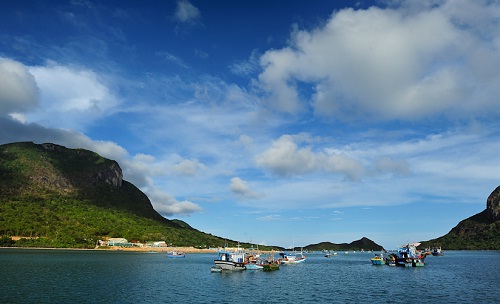 Du lịch Côn Đảo - Tham quan cảng Bến Đầm